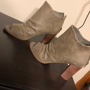Chunky heel open toe boots